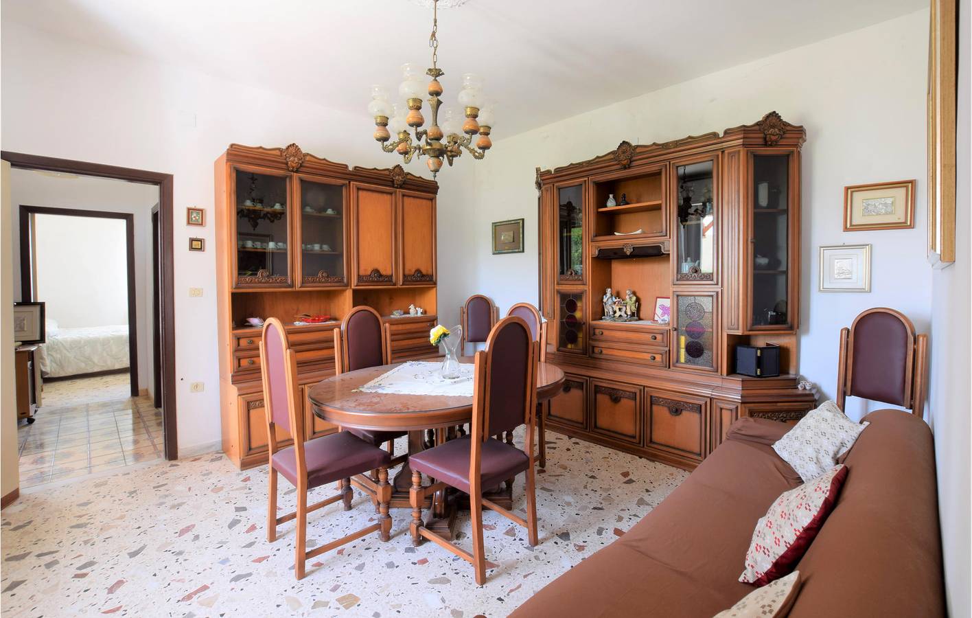 Gemütlicher Rückzugsort an der Küste: 150m² Apartment mit Garten und Terrasse in Reggio Calabria, Tyrrhenische Küste Kalabrien