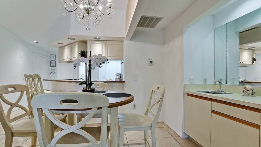 Vacation rental for 4 people, with balcony and yard as well as hot tub and pool in Bradenton