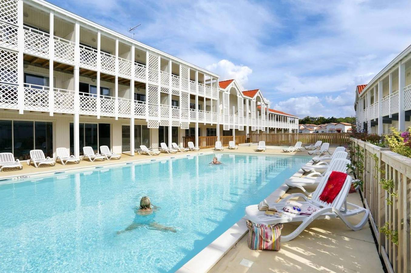 Appartement entier, Duplex dans une résidence sécurisée avec piscine pour 8 à 10 personnes à Mimizan plage in Mimizan, Côte d’Argent