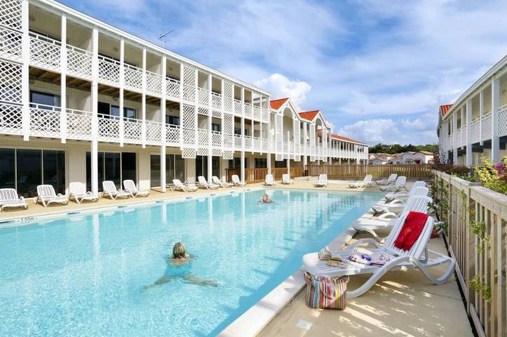 Gîte pour 10 personnes, avec Piscine dans Plage du Courant