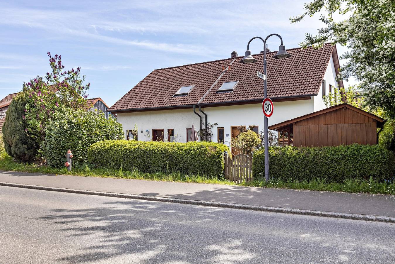 Ganze Wohnung, Gemütliche Ferienwohnung "Alina" mit Freisitz im Garten und Wlan, Nicht-Raucher-Wohnung in Singen, Hegau