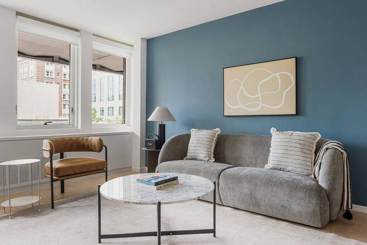 Vacation rental for 2 people, with yard in Boston