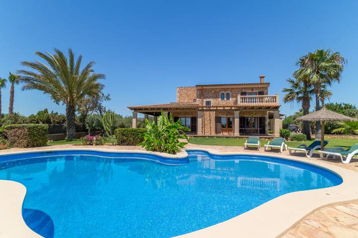 Villa pour 6 personnes, avec Balcon et Terrasse ainsi que Jardin et Piscine à Cala Ferrera
