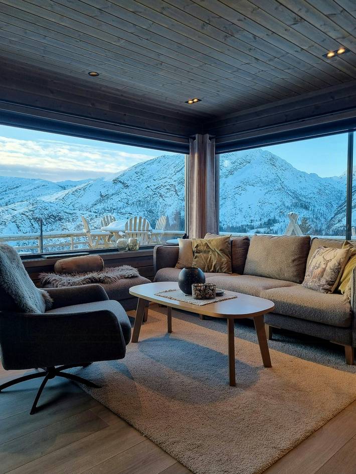 Verfügbare Hütte mit Bergblick am Bergevann in Vaksdal