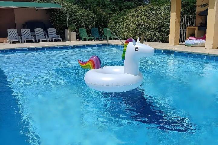 Maison de vacances pour 4 personnes, avec piscine ainsi que jardin et terrasse