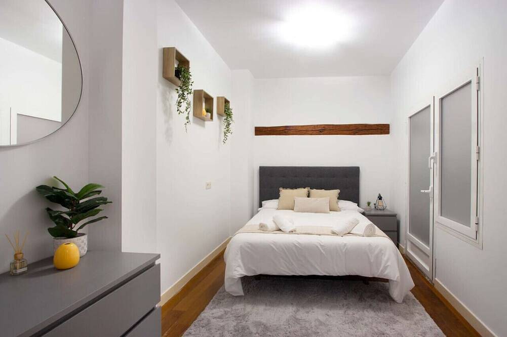 Entire apartment, Stunning Flat Historic Center Plaza Mercado in Logroño, La Rioja Province