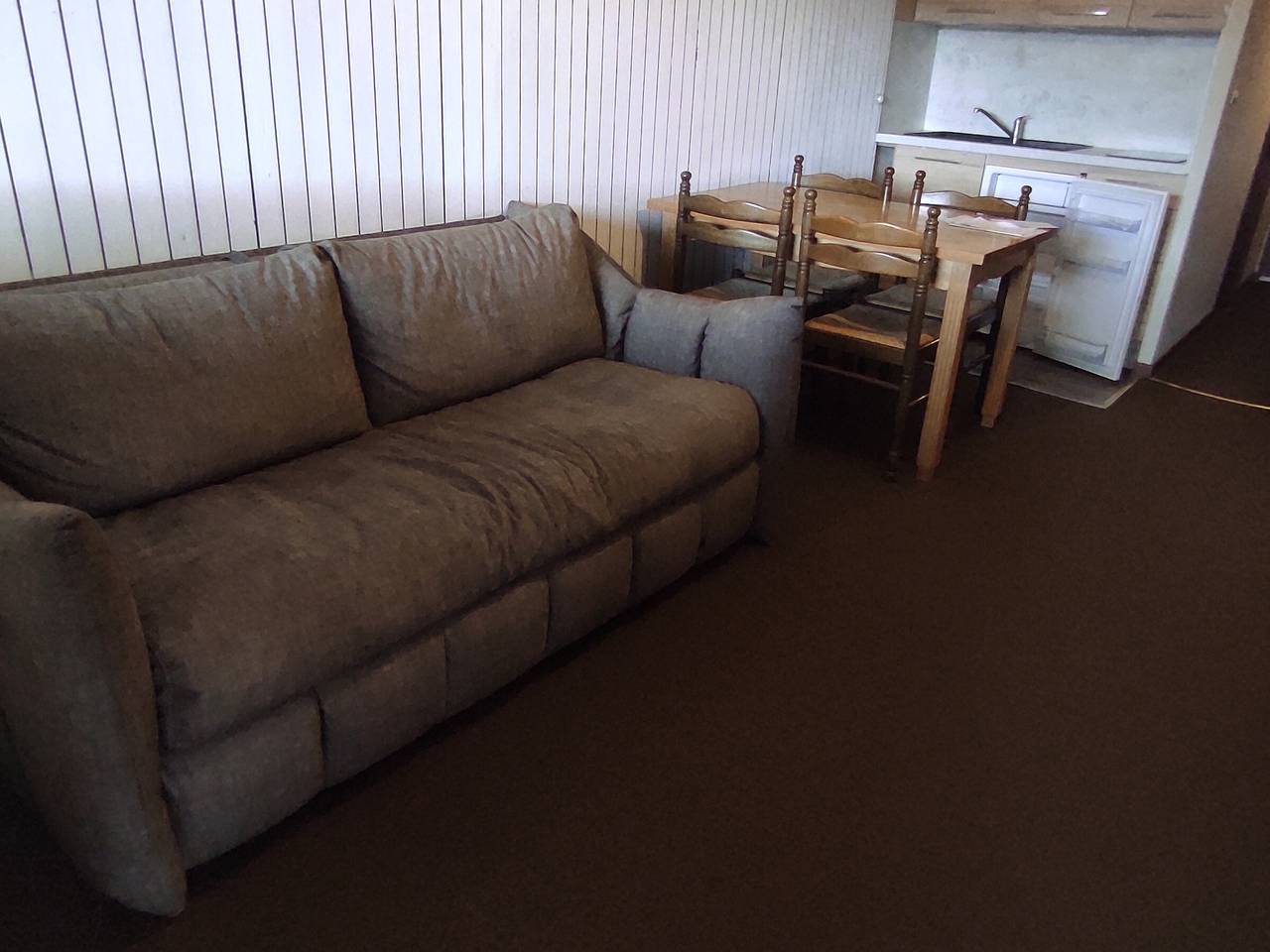 Studio entier, Studio Moderne 4 Pers avec Wifi, Terrasse et Parking Proche des Pistes in Super Besse, Besse-et-Saint-Anastaise