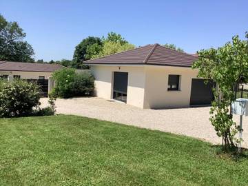 Gîte pour 4 personnes, avec vue et jardin à Tossiat