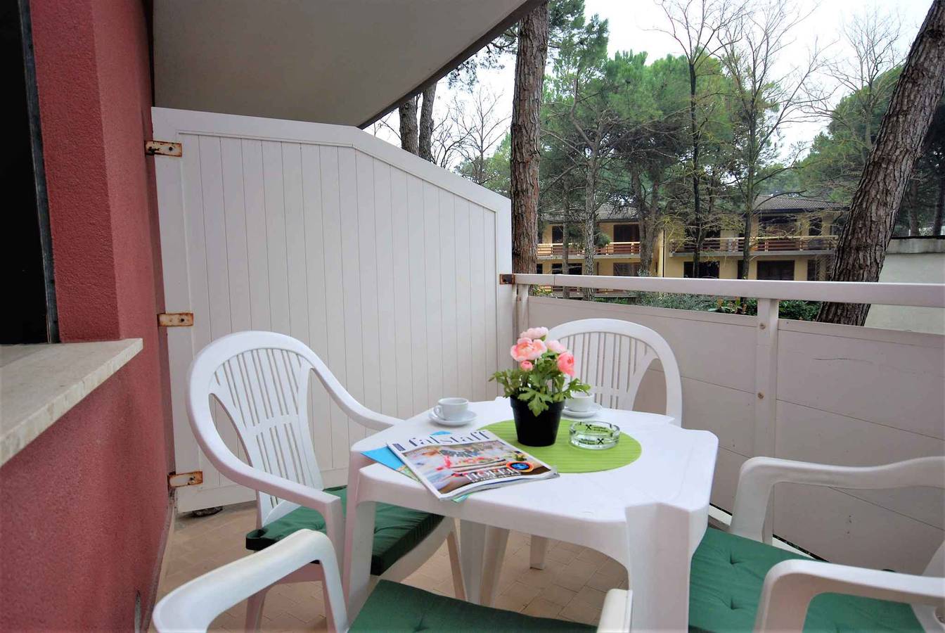 Entire holiday apartment, Holiday apartment with balcony and pool  in Lignano Riviera, Lignano Sabbiadoro