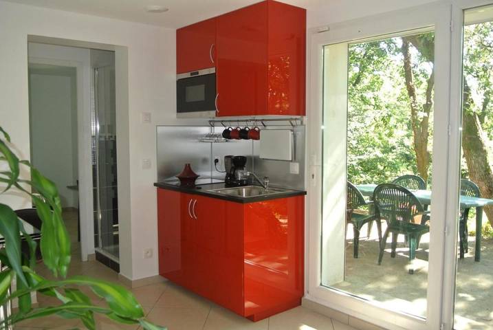 Gîte pour 2 personnes, avec jardin ainsi que vue et terrasse à Rillieux-la-Pape - 4