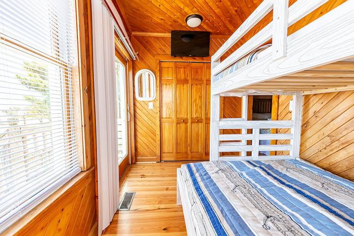 Vacation house for 10 people, with hot tub in North Carolina