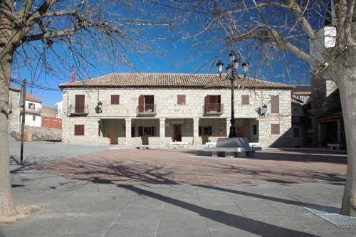 Casa rural para 8 personas, con Balcón y Terraza además de Jardín y Vistas en Las Navas del Marqués - 2
