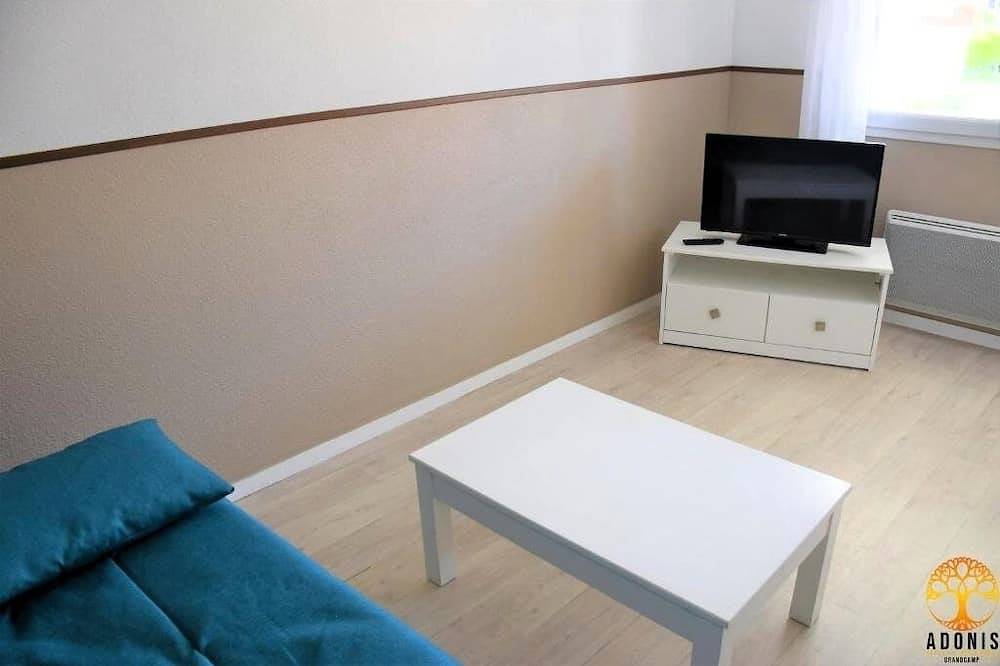Pet-friendly Accommodation! Parking, Pool! Short Drive to Omaha Beach! in Saint-Benoît-de-l'Aure, Bayeux region