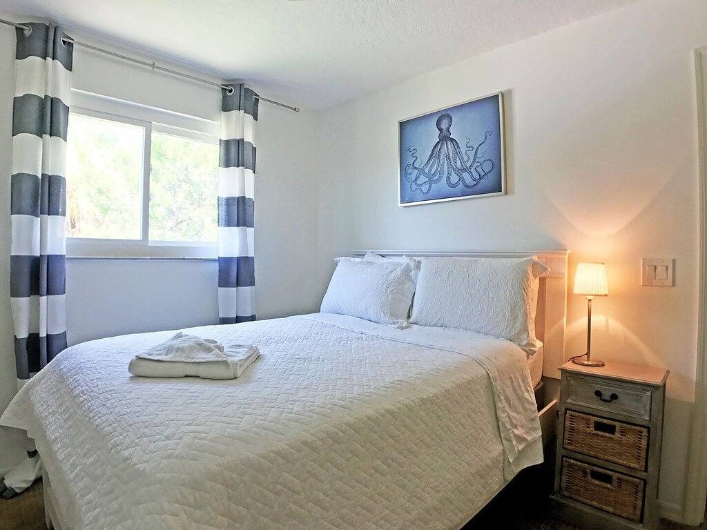 Luxus Siesta Key Ferienwohnung W / Pool, Spa und Strand zu Fuß erreichbar in Sarasota, Sarasota County