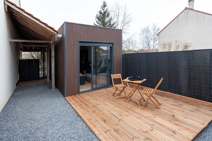 Chez Lilyves Fully-equipped, cosy Tiny House in a quiet location close to forest and walks in Bouray-sur-Juine, Parc naturel régional du Gâtinais français