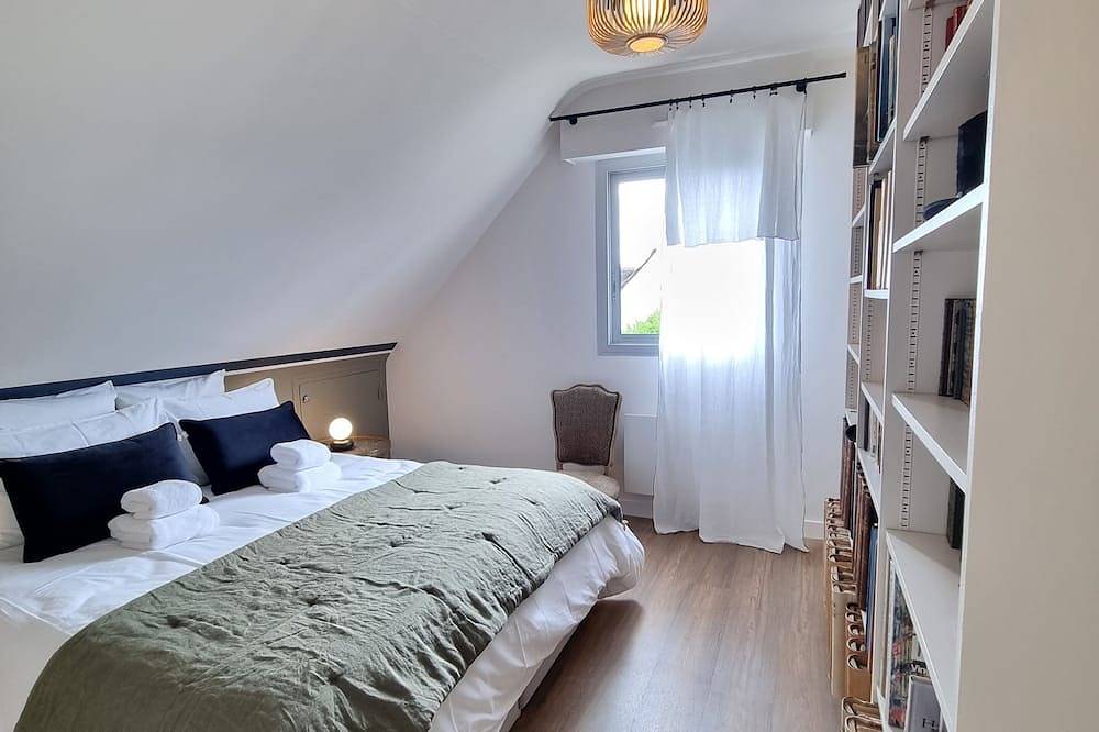 Charming House 50 M From The Beach in Lancieux, Dinan region