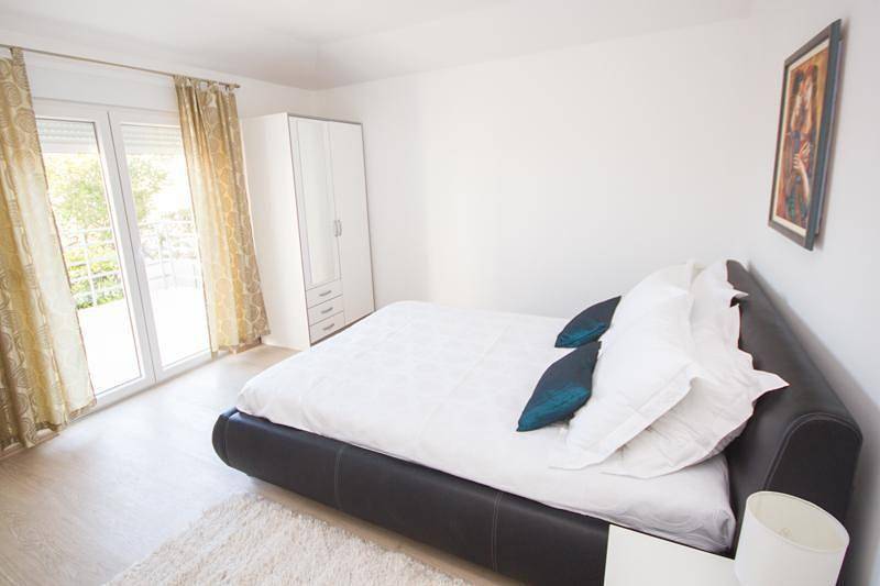 Separates Ferienhaus mit großer Terrasse in Trogir, Split-Dalmatien