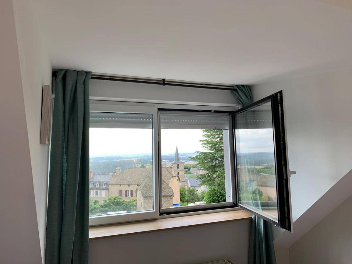 Large Double Room in Peyre-en-Aubrac, Région de Mende