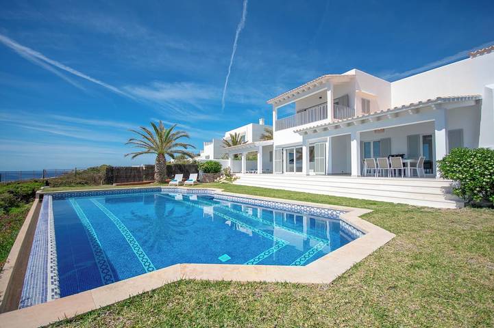 Villa pour 7 personnes, avec jardin et balcon dans Cala Serena