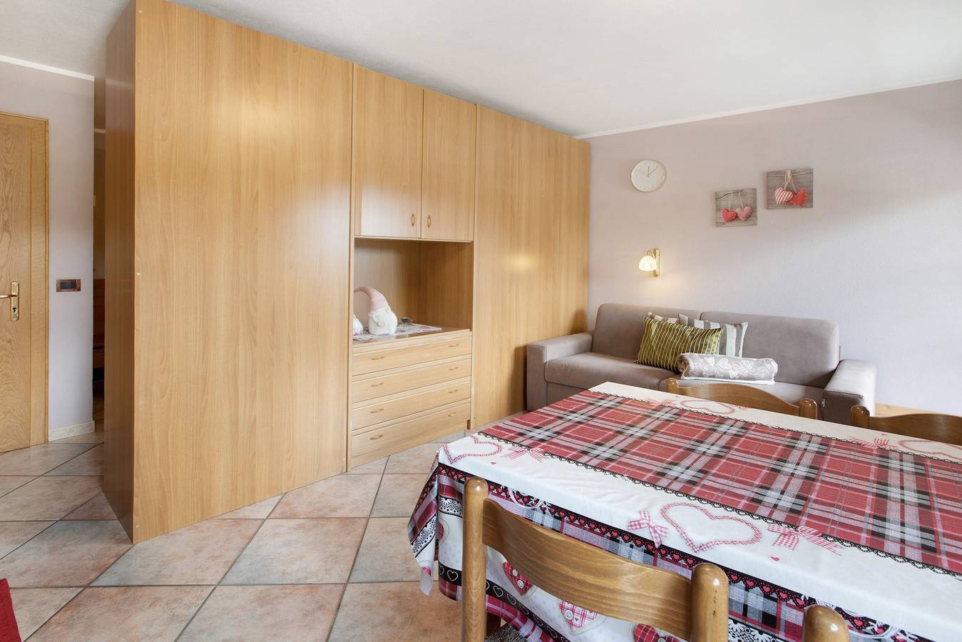 Entire studio, Studio Apartment "Trela" near Slopes with Balcony & Wi-Fi in Livigno, Stilfser Joch National Park