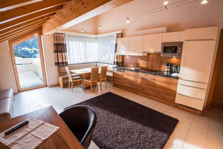 Vakantieappartement voor 10 personen, met balkon en uitzicht in Serfaus