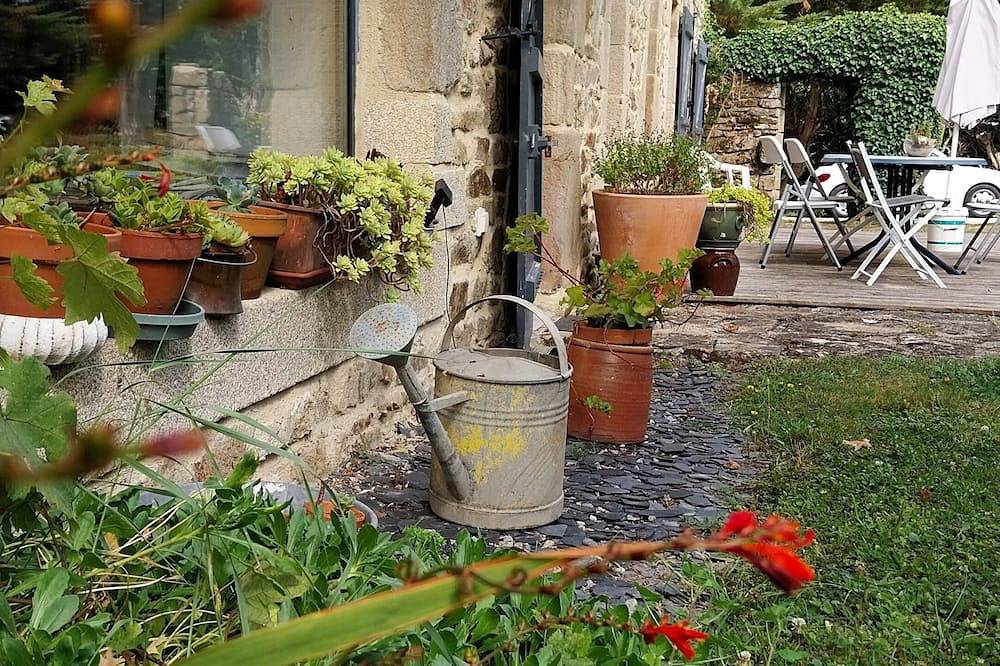 Maison au toit de chaume,à 500m de la mer, proche d un golf,au pied du in Baden (France), Côte des Mégalithes
