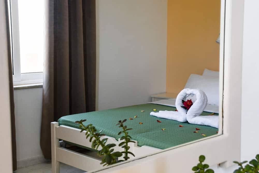 Apartamento entero, Litinas Apt with pool & balcony with mountain view in Agia Marina, Region de Chania