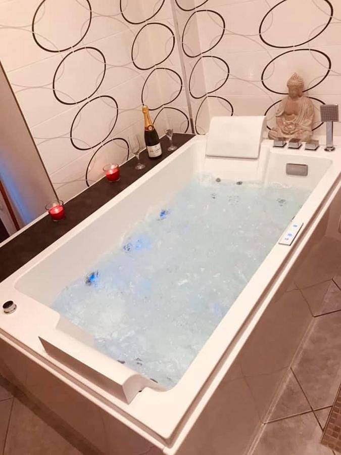 Chambre d’hôte pour 2 personnes, avec terrasse ainsi que sauna et jacuzzi dans le Doubs - 2