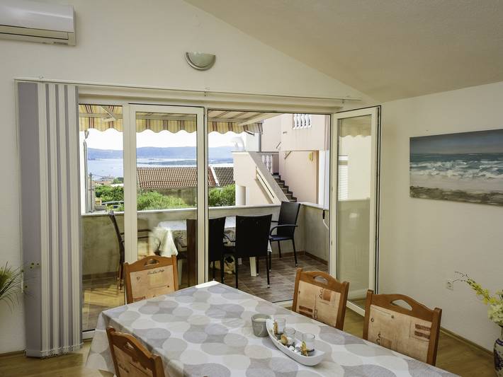 Ferienwohnung für 4 Personen, mit Terrasse in Sveti Filip i Jakov