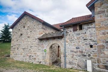 Gîte pour 8 personnes, avec jardin à Pied-de-Borne