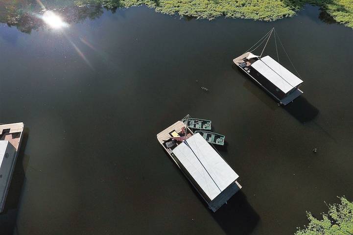 Péniche pour 3 personnes, avec Piscine à Chassenard