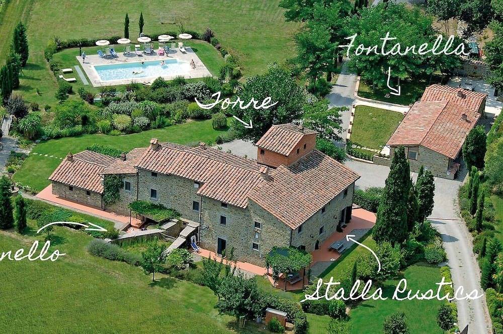 Entire apartment, Country tower apartment in Cortona 1bed1bath with shared pool & gorgeous gardens in Tuoro sul Trasimeno, Umbria