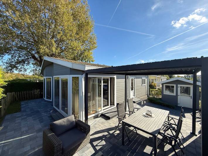 Ferienhaus für 4 Personen, mit Balkon/Terrasse und Terrasse sowie Garten in Zeeland