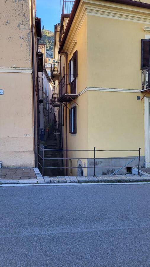 Gîte pour 4 personnes, avec terrasse et vue, animaux acceptés à Arpino - 2