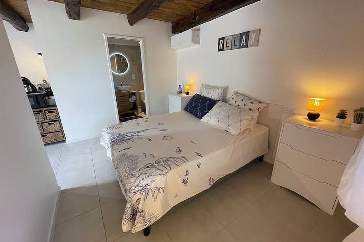Gîte pour 2 personnes, avec piscine à Sainte-Alauzie