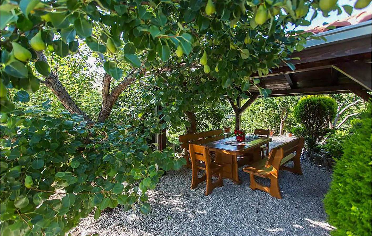 Apartamento vacacional entero, Acogedor apartamento de 2 dormitorios con terraza, aparcamiento y a 2,5 km de la playa de Strobec in Podstrana, Condado de Split-Dalmacia