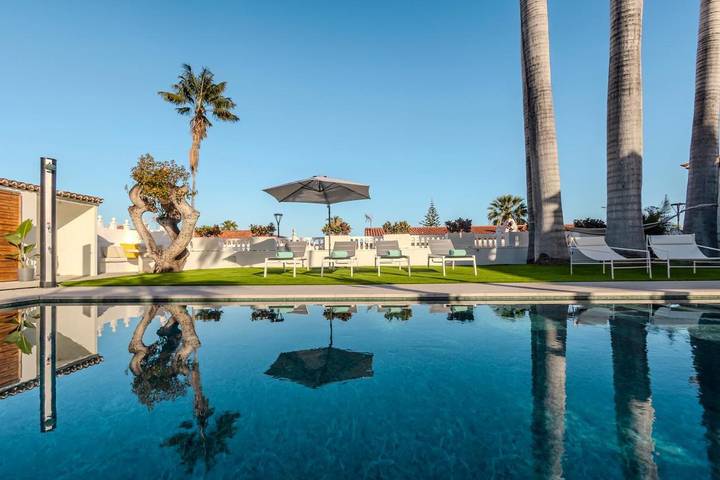 Casa rural para 12 personas, con sauna y vistas además de piscina y jardín en Puerto de la Cruz