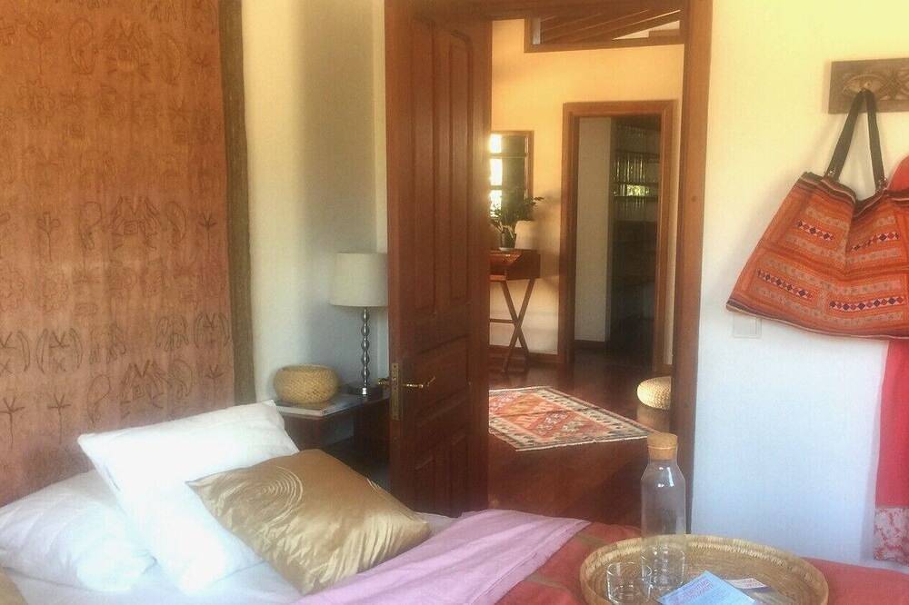 Welcome to Casa Simbi, a sun filled cottage sure to delight. in Las Hermosas, Pájara