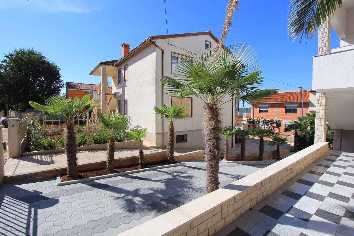 Apartamento vacacional entero, Apartamento vacacional con vista al mar y balcon in Medulin City, Medulin