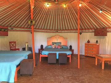 Yourte pour 6 personnes, avec terrasse ainsi que jardin et piscine en Gironde