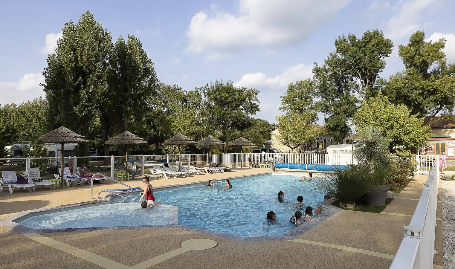Zecamping 3* piscine chauffée animations locatif 27m2 4 pers in Montpon-Ménestérol, Périgord Blanc