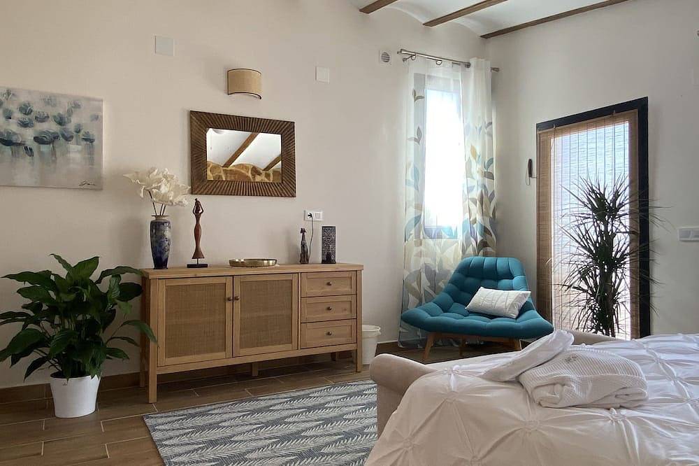 Appartement entier, Spacious three-bedroomed country villa with large gardens and swimming pool in Traiguera, Province de Castellón