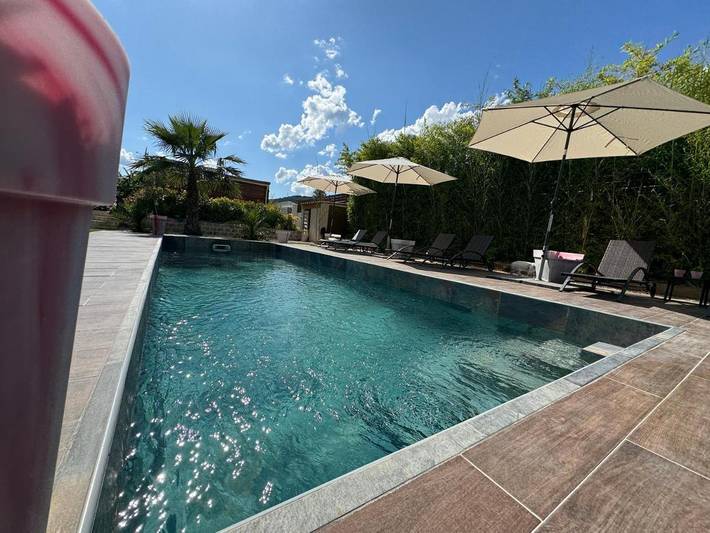 Chambre d’hôte pour 4 personnes, avec piscine et vue ainsi que jardin et sauna à Les Arcs (Var)