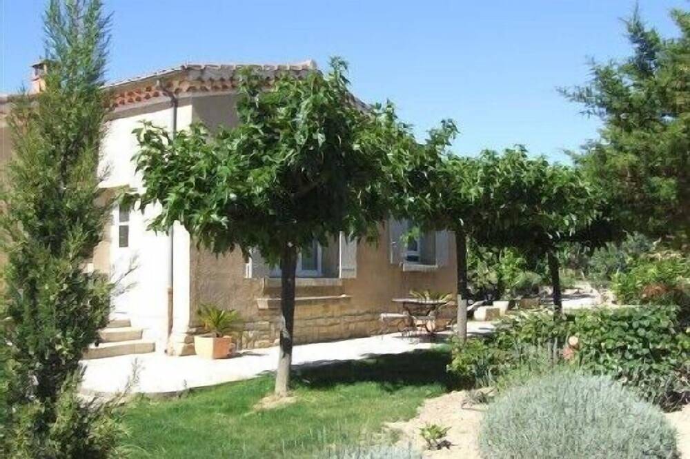 Location à Caromb - Ventoux , maison idéalement située, piscine à partager in Caromb, Parc naturel régional du Mont-Ventoux