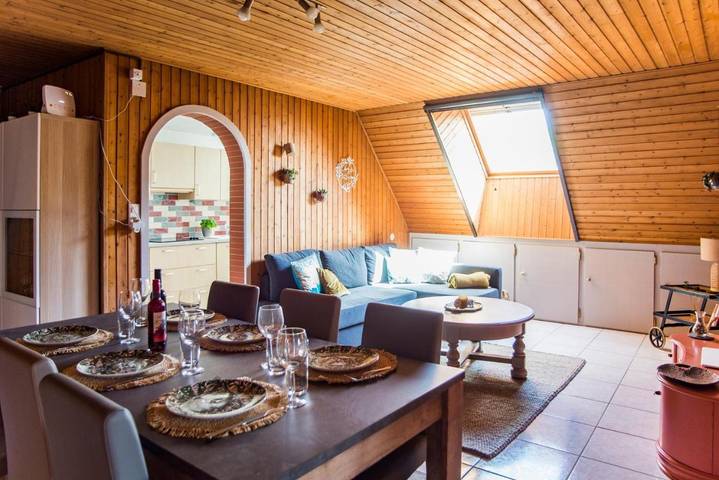 Gîte pour 10 personnes, avec vue et terrasse, animaux acceptés dans Canton du Jura - 3