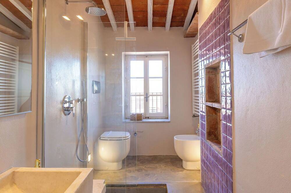 Apartamento entero, Bonito apartamento para 6 personas con Wifi, A/C, Tv, balcón y mascotas permitida in Castagneto Carducci, Costa Etrusca