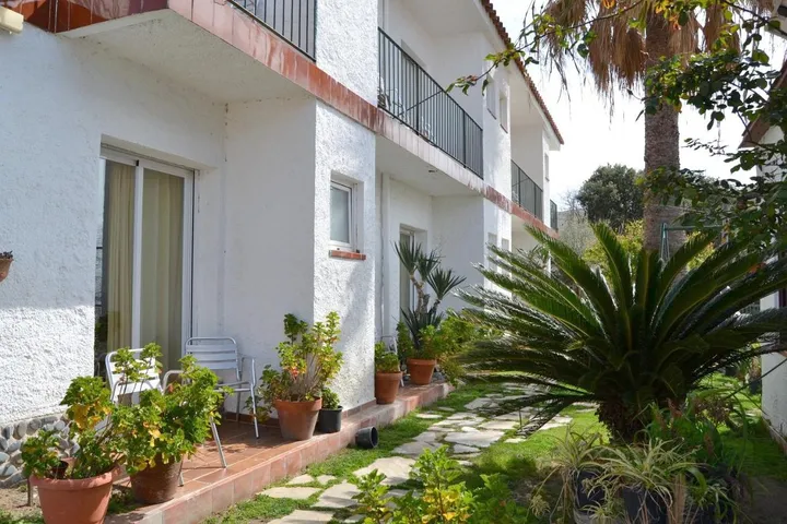 Casa de huéspuedes para 2 personas, con vistas además de balcón y jardín - 1