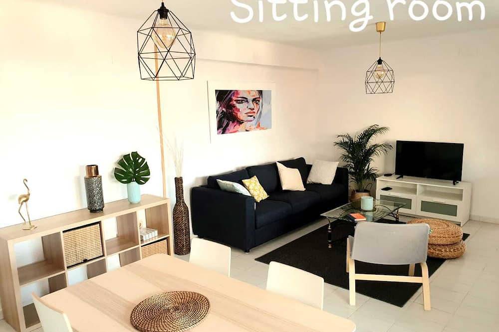 Apartamento entero, Piso con terraza privada, vista al Castillo in Campoamor, Alicante