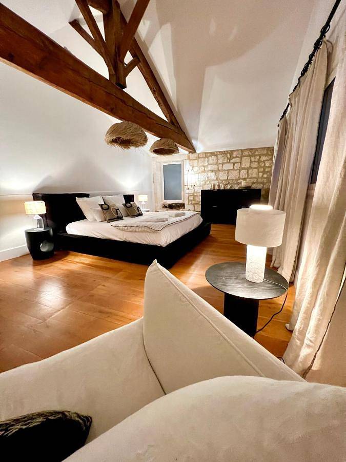 Location de vacances pour 9 personnes, avec terrasse ainsi que vue et jardin, animaux acceptés à Saint-Yrieix-sur-Charente - 3