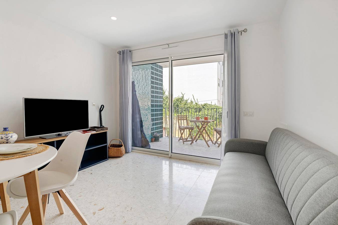 Apartamento inteiro, Apartamento 'Casa Verde Rio' com Varanda, Wi-Fi e Ar Condicionado in Vila Real de Santo António, Distrito de Faro